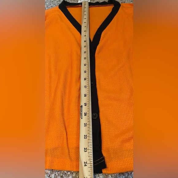 Floral Blooming textured top- NWT - Picture 4 of 7